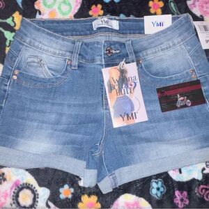 Wannabettabutt? Mid Rise Light Denim Shorts